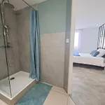Au Petit Palois - Parking Prive - 5min Centre - 2personnes דירה *
