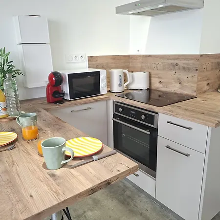 Au Petit Palois - Parking Prive - 5min Centre - 2personnes Apartment