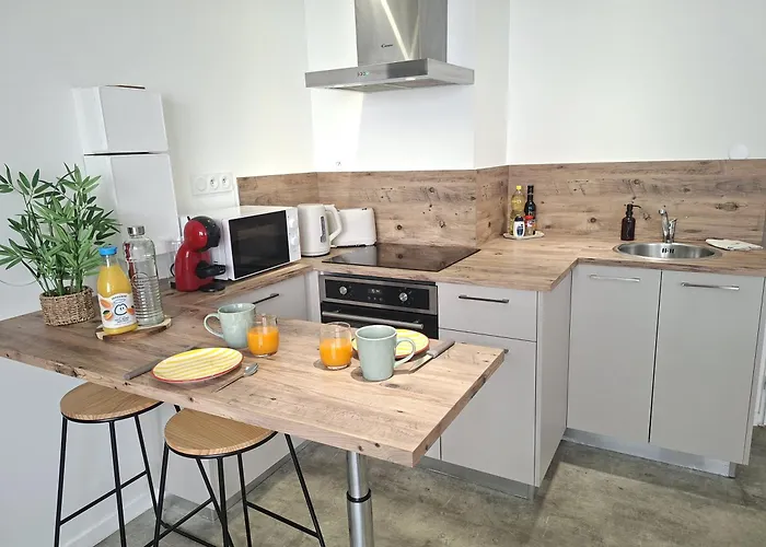 Au Petit Palois - Parking Prive - 5min Centre - 2personnes Apartment