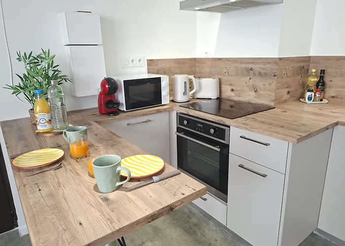 Au Petit Palois - Parking Prive - 5min Centre - 2personnes Apartment