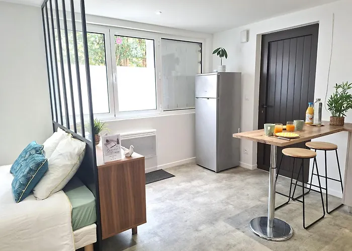 Au Petit Palois - Parking Prive - 5min Centre - 2personnes Apartment *